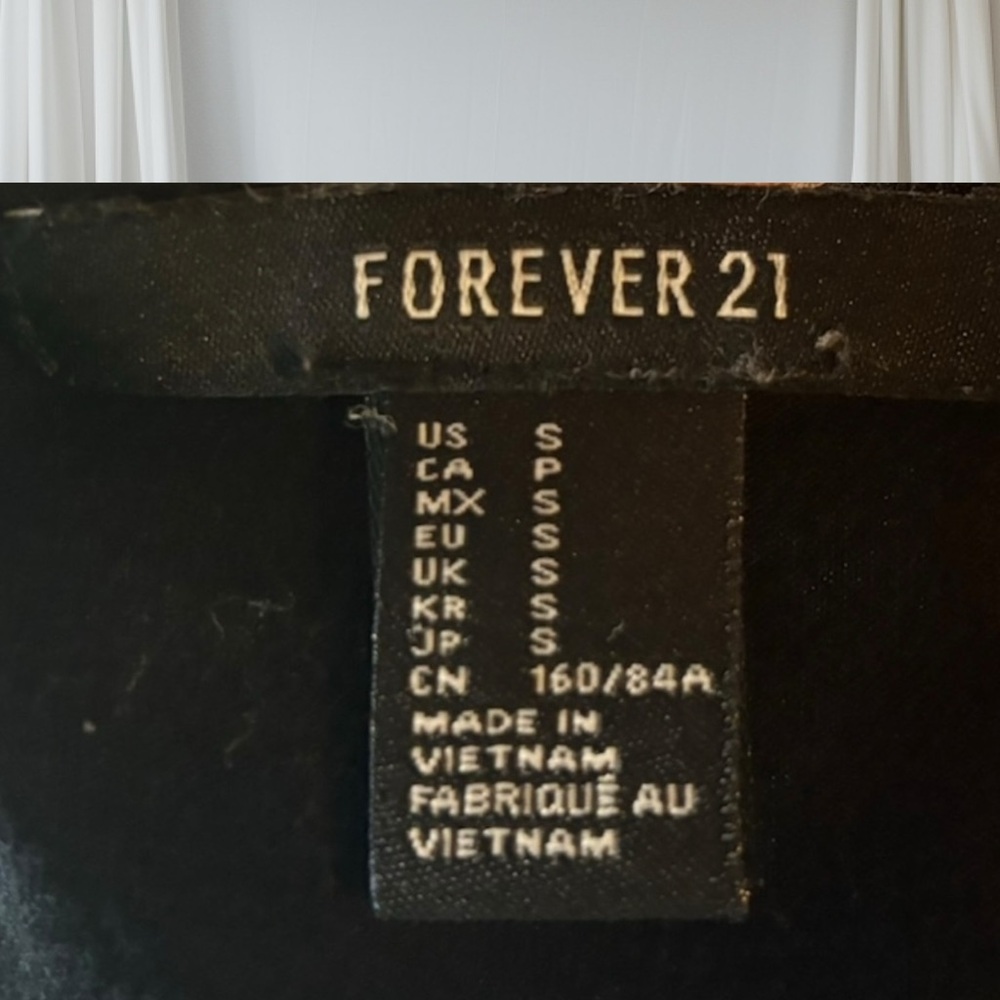 Vintage Y2K Forever 21 Black Women's DEEP V open sided Tank Top size small - Picture 2 of 4